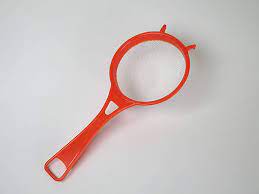 [652548010449] PLASTIC STRAINER  7CM